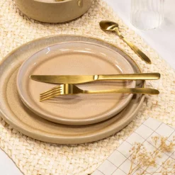 Assiette a dessert beige avec n
