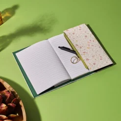 Cahier avec couverture et trouss